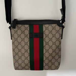 Gucci Beige and Red Stripe Men's Messenger Bag